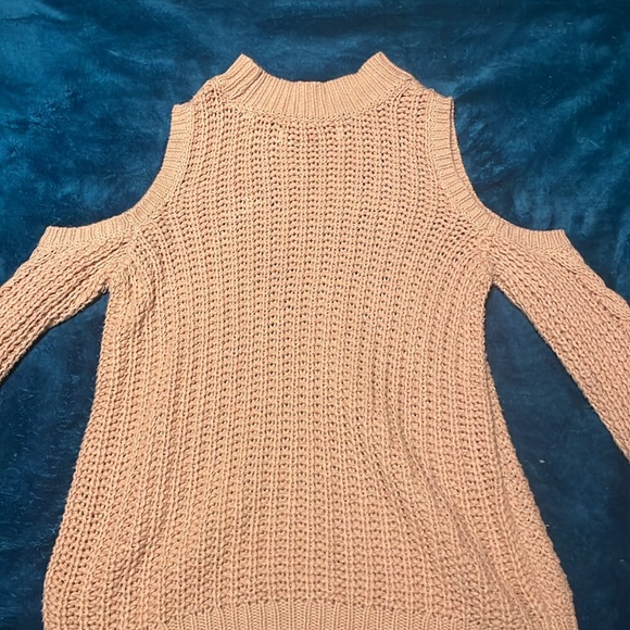 It’s a baby pink sweater - Picture 2 of 2
